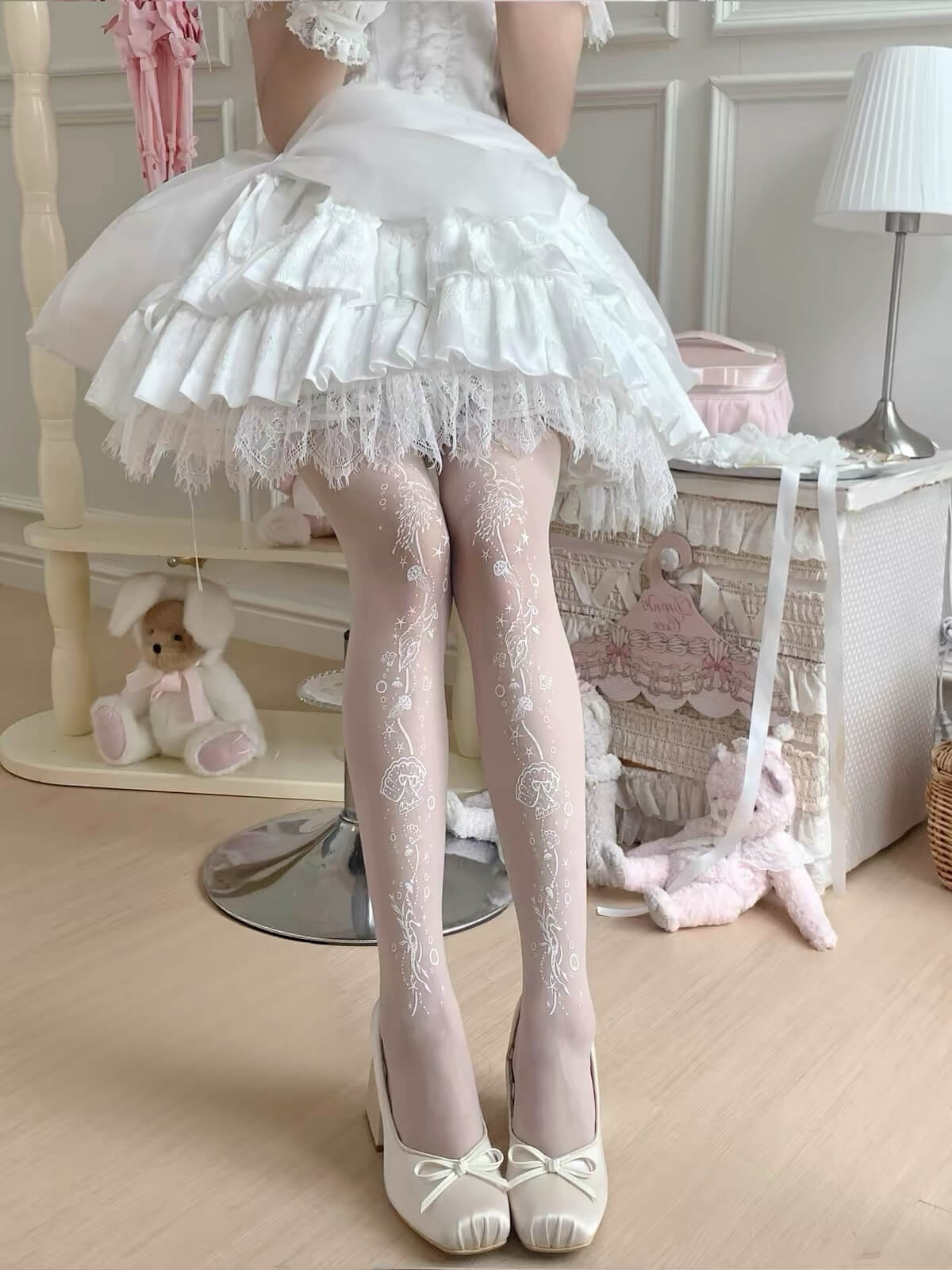 AbyssTaleJapanesePrintLolitaRun-ResistantTights model wearing