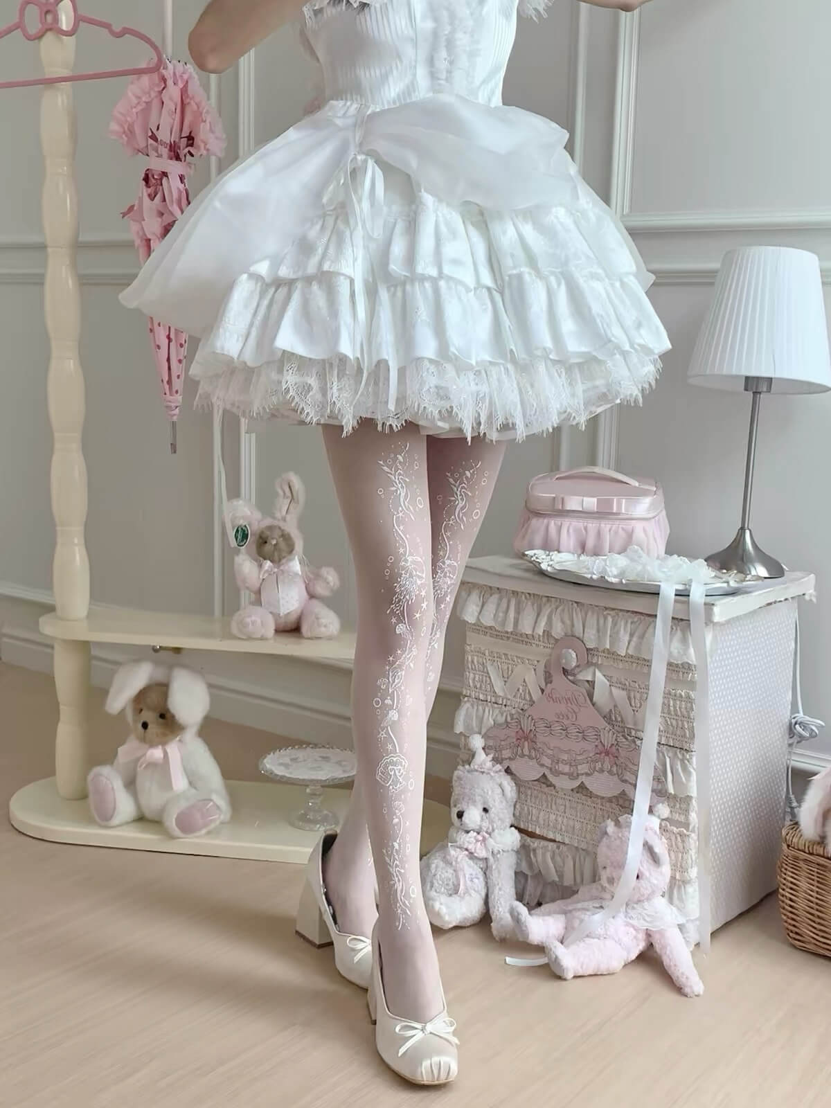 AbyssTaleJapanesePrintLolitaRun-ResistantTights model wearing11