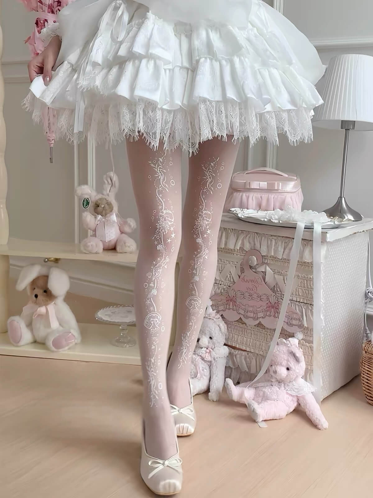 AbyssTaleJapanesePrintLolitaRun-ResistantTights model wearing