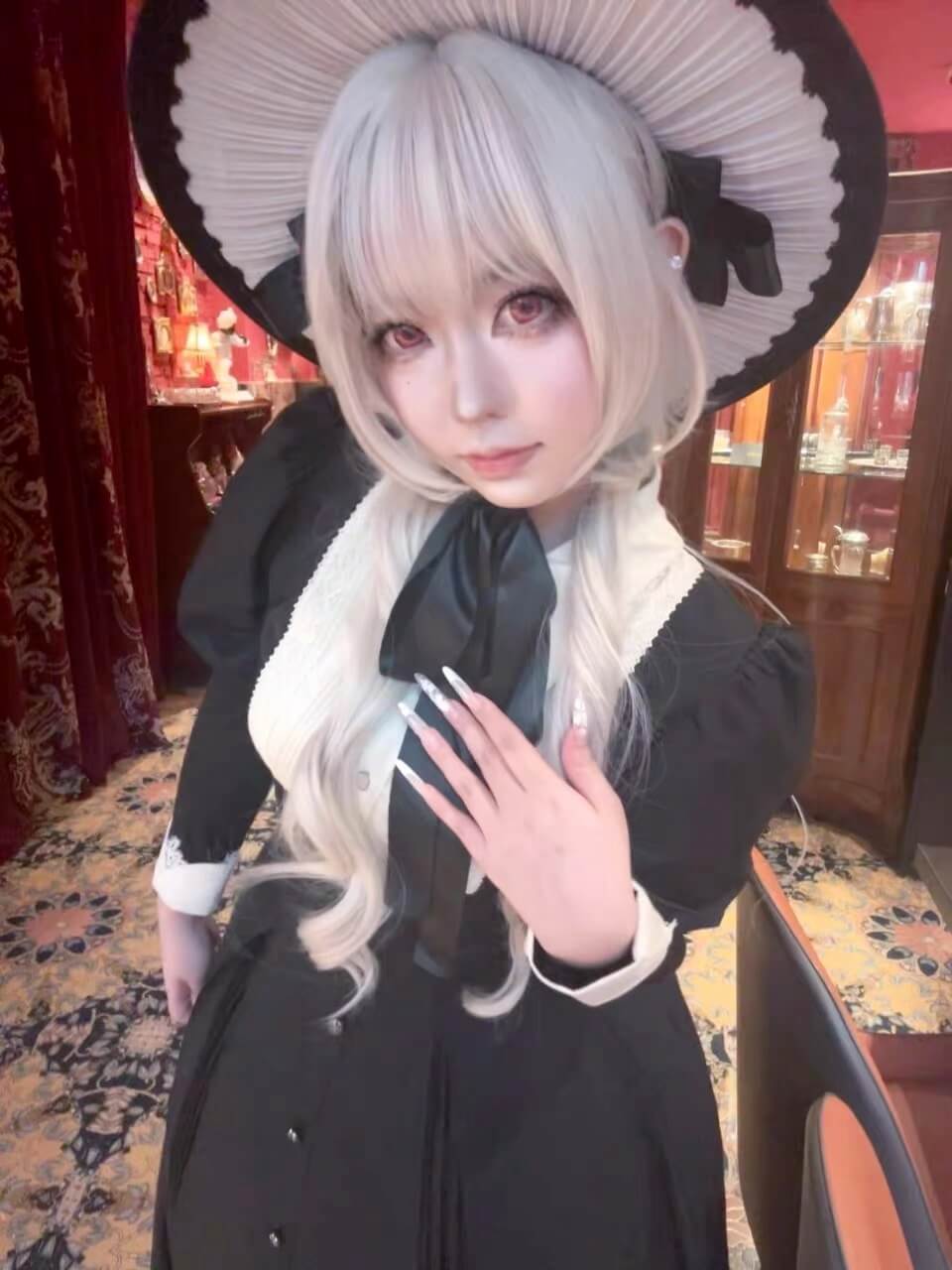 Liliana Princess Aesthetic Long Curly Wig model