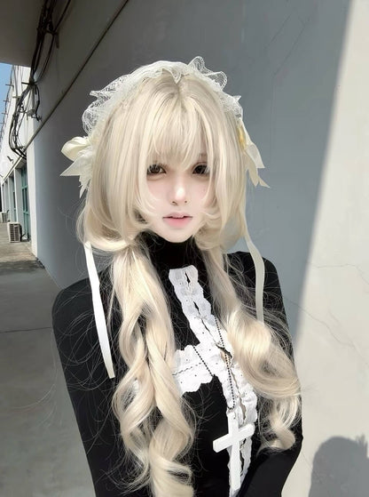 Liliana Princess Aesthetic Long Curly Wig model