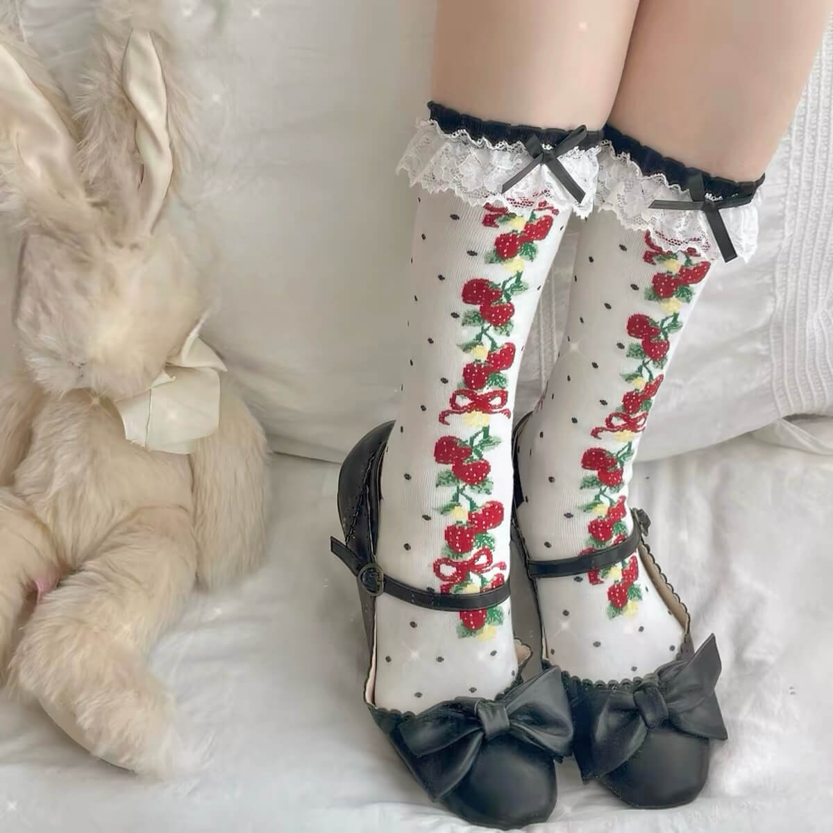 StrawberryClusterPrintLolitaCottonAnkle_CrewSocks black