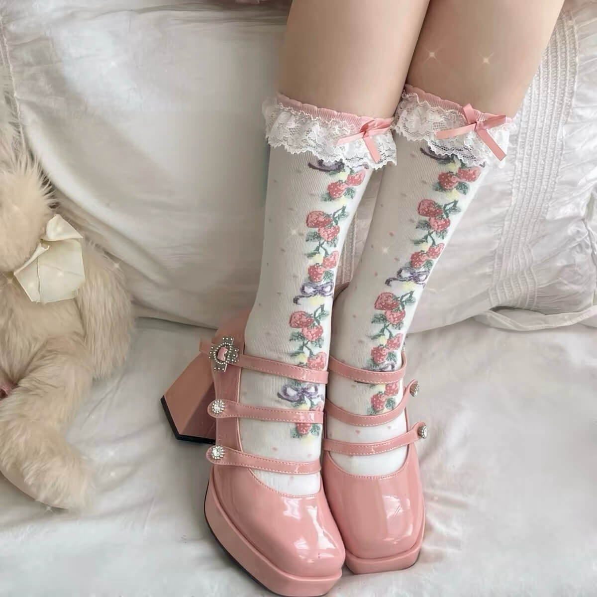 StrawberryClusterPrintLolitaCottonAnkle_CrewSocks pink