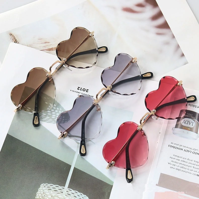 8 COLORS INS CUTE GRADIENT HEART TRAVEL SUNGLASSES BY61703