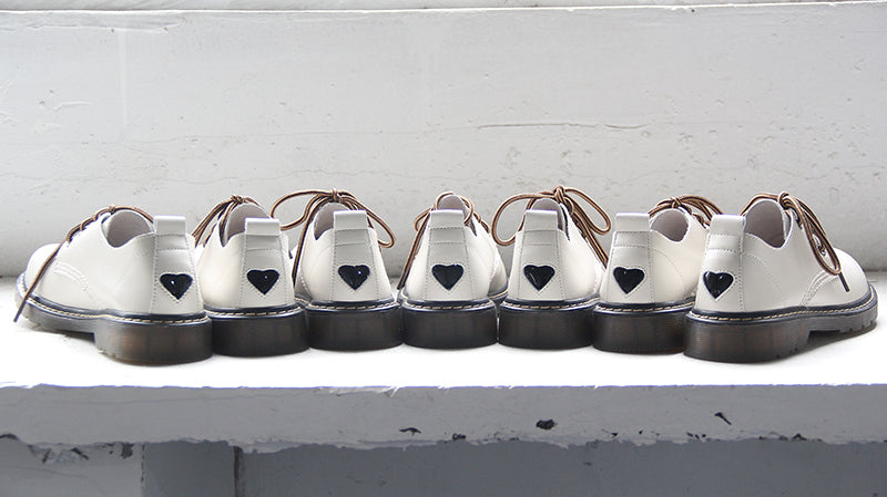"LOVE" FLAT-SOLED RETRO LEATHER SHOES BY81022