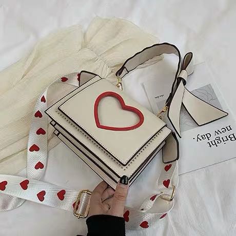 SWEET AND LOVELY LOVE BAG | aleeby