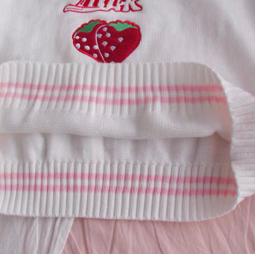 STRAWBERRY MILK SWEATER BY21124