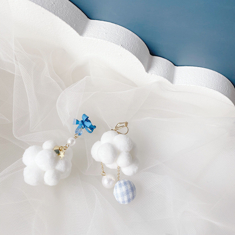 INS WHITE CLOUDS PLUSH EARRINGS BY70083